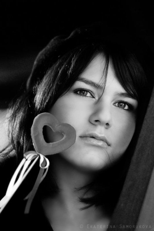 девушка, валентинка, портрет, чб грустная валентинка фото превью