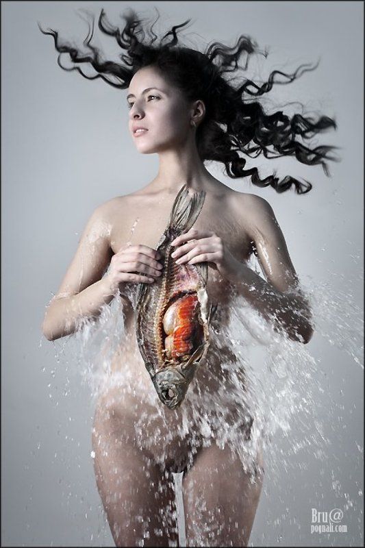 рыба, вода, девушка, внутренности Обнажение Рыбы фото превью