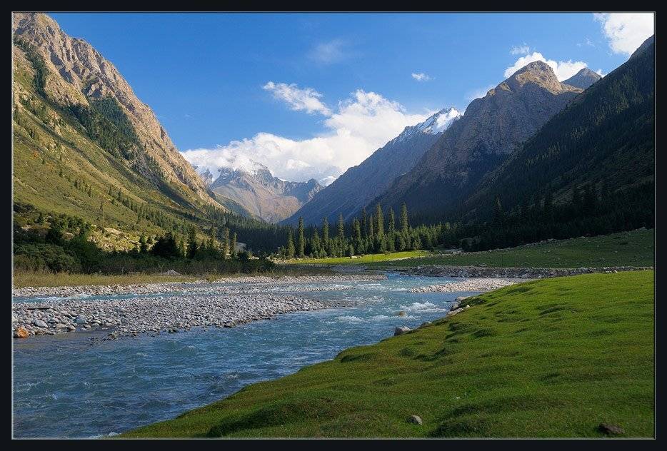 природа,горы,лес,река,дорога,облака,скалы,вершины,луг, Андрей Ухов