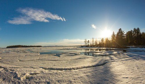 Апрельский закат на берегу Белого моря.