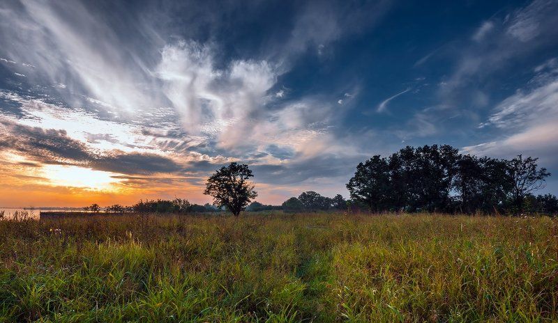 Закат за огородом фото превью