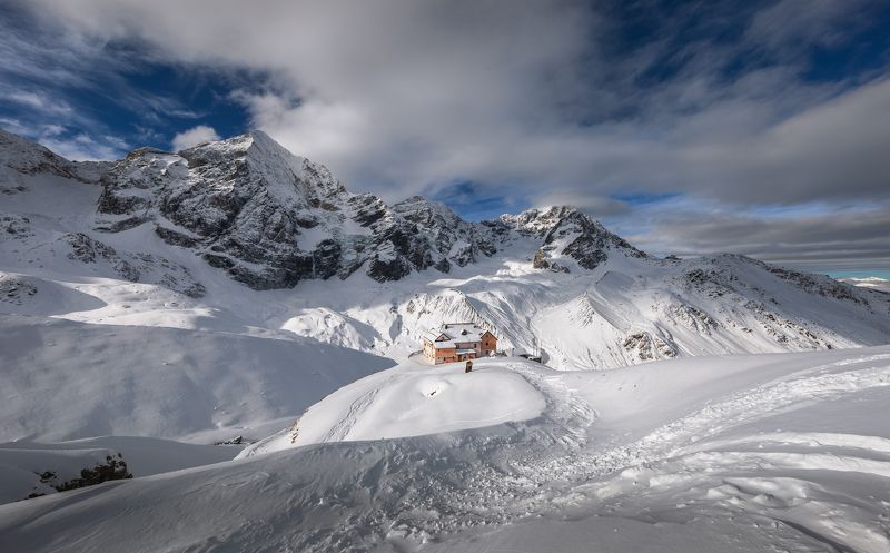 Италия, горнолыжный курорт Sulden. Рассвет в Альпах. фото превью
