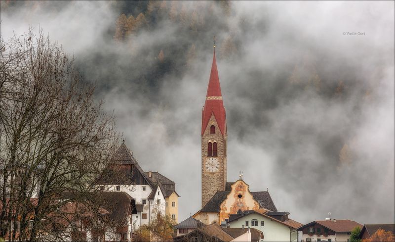 доломитовые альпы,pieve-di-marebbe,деревня,val-pusteria,лето,италия,туман,alps,morning,colors,fog Когда туман стоит стеной... фото превью