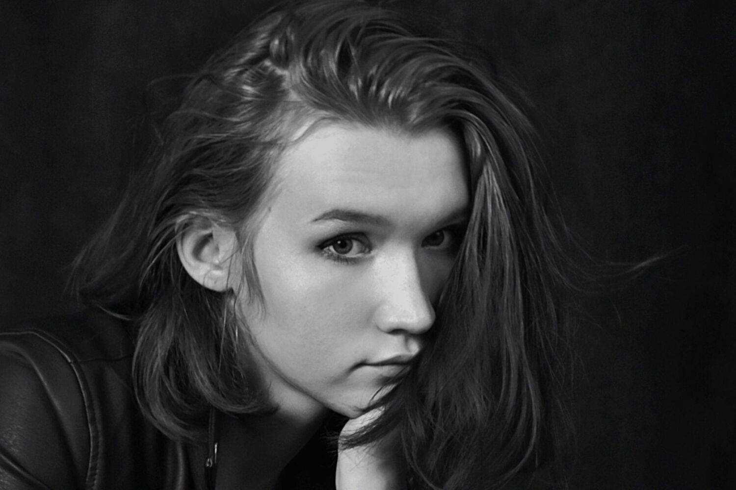 девушка, портрет, глаза, взгляд, волосы, апатиты, Николай Смоляк