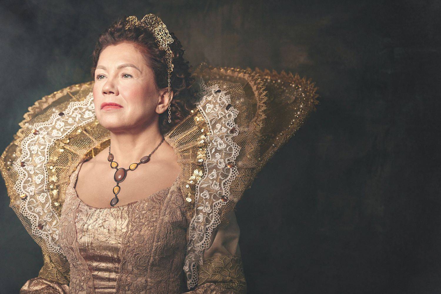 Королева Елизавета I, Дарья Комарова