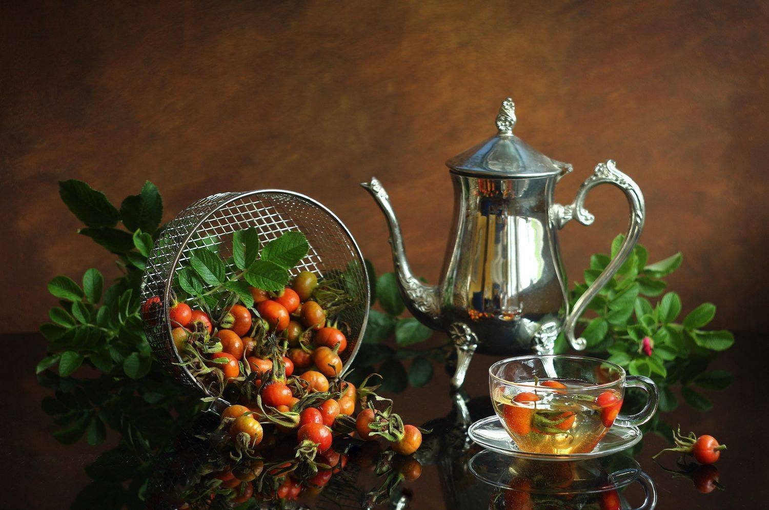 Сито, чайник, чашка, шиповниик, Людмила Хрусталева*
