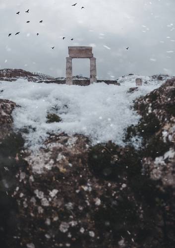 В разгаре холодная явь января.