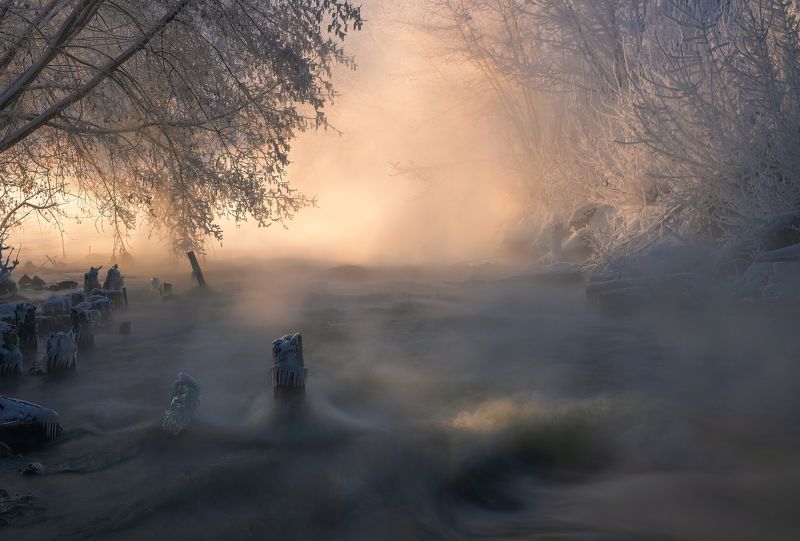 Бурное течение фото превью
