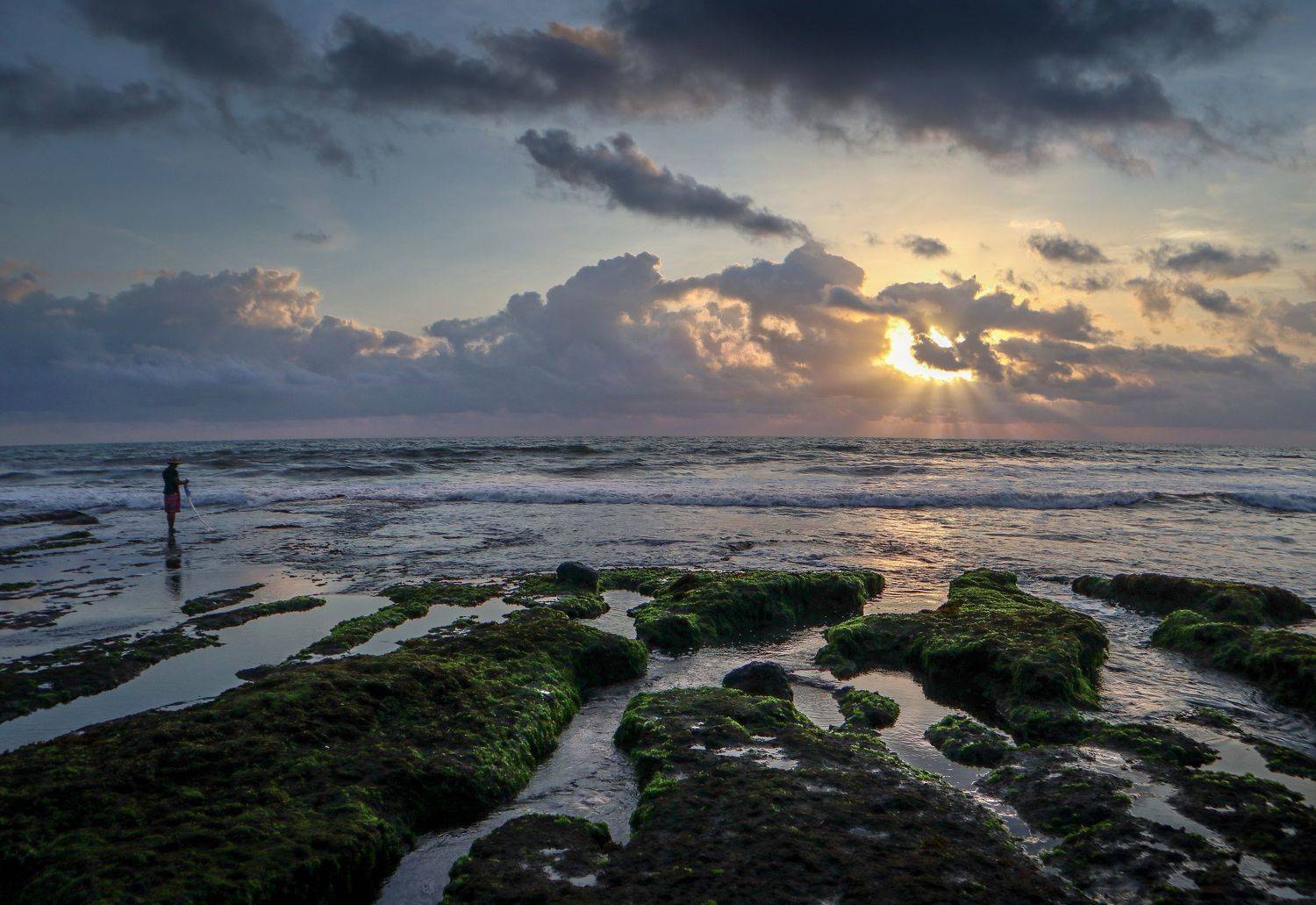 бали, индонезия, вечер, прилив, берег, камни, солнце, рыбак, нд, bali, evening, tide, юго-восточная азия,  азия, Демкина Надежда