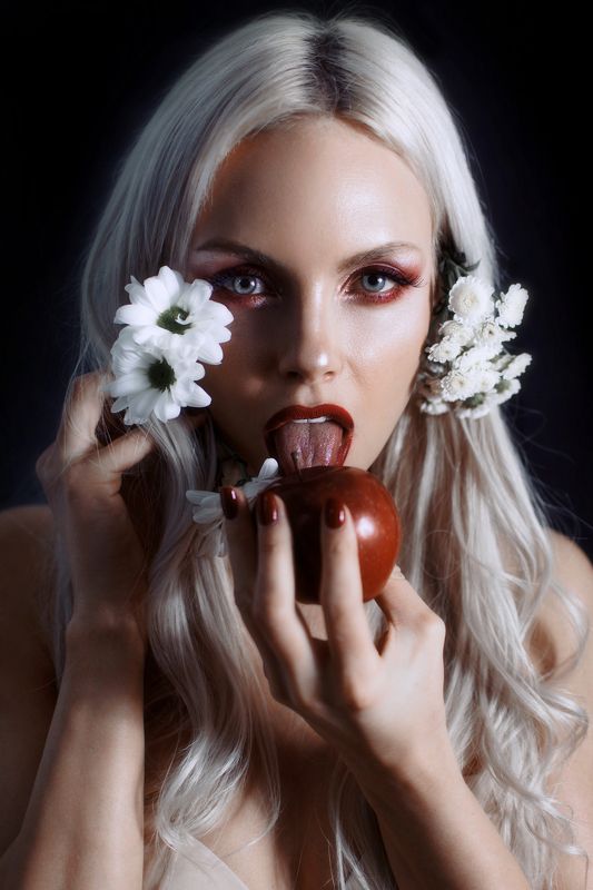 девушка, с, яблоком  фото превью