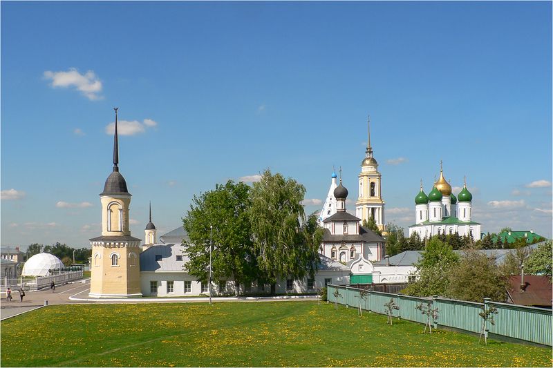 Майский вид на Коломенский Кремль фото превью