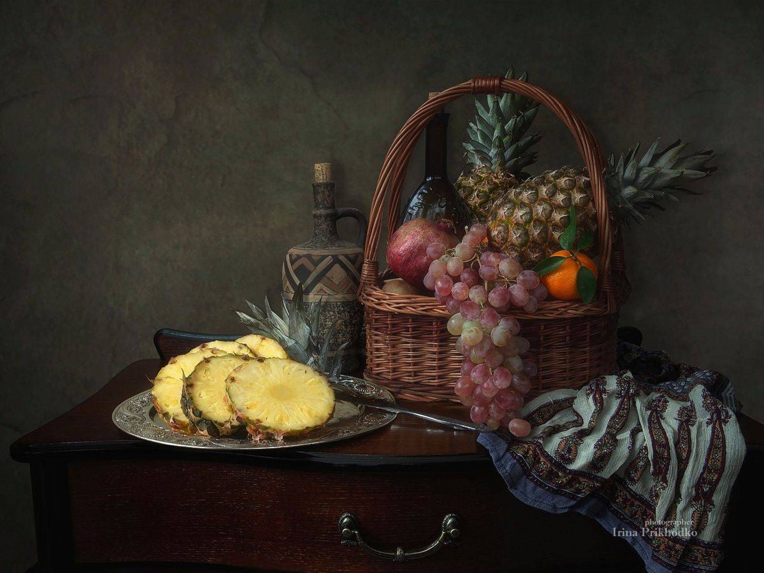 натюрморт, ананасы, фрукты, вино, Ирина Приходько