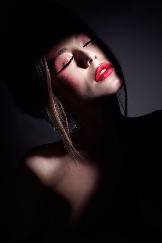 woman, portrait, girl, red, makeup, closeup, fashion, fashionable, cute, attractive, face Maria фото превью