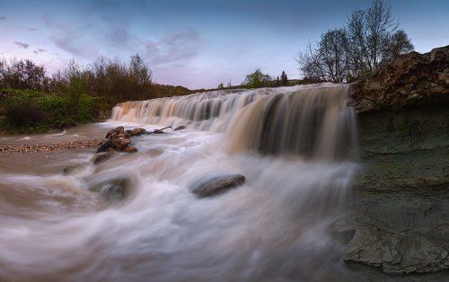 Рисовал апрель рассветом
