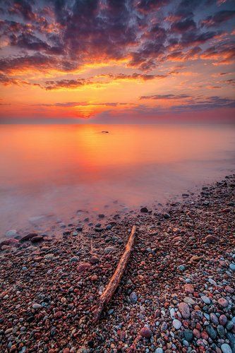 Позолоченный уходит день...