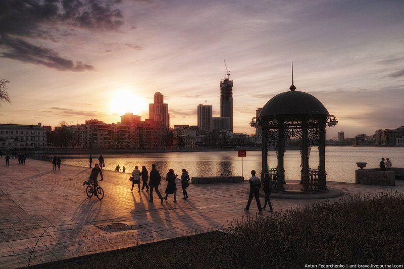 Екатеринбург, Ротонда, Сити Один весенний вечер III фото превью