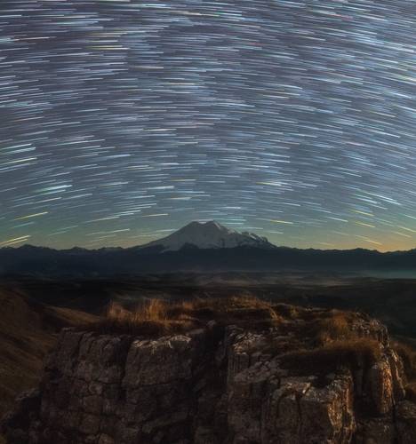 Звёздная ночь над Эльбрусом