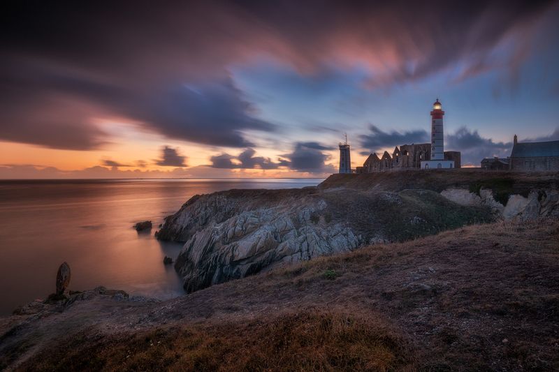 ON THE EDGE OF THE WORLD фото превью