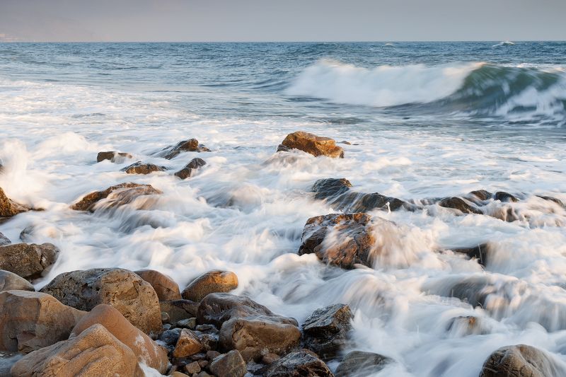 море, вечер, волны, пена, камни  фото превью