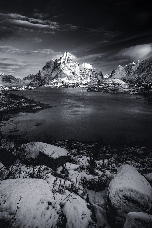 Small World фото превью