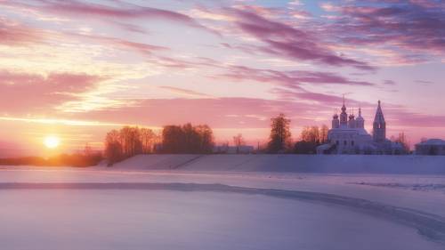 Зимнее холодное солнце в Великом Устюге