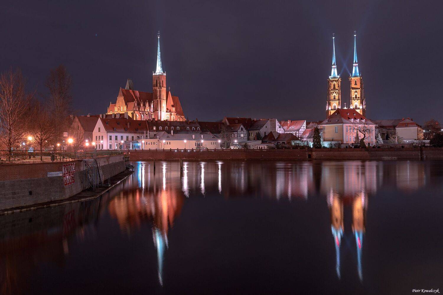 polska,wrocław, ostr&oacute;w tumski, noc, kości&oacute;ł, wieża, miasto, budynki, Kowalczyk Piotr