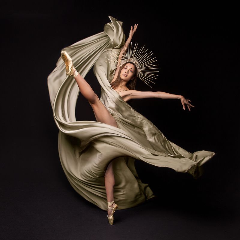 woman, body, light, natural, gold flying, water  фото превью