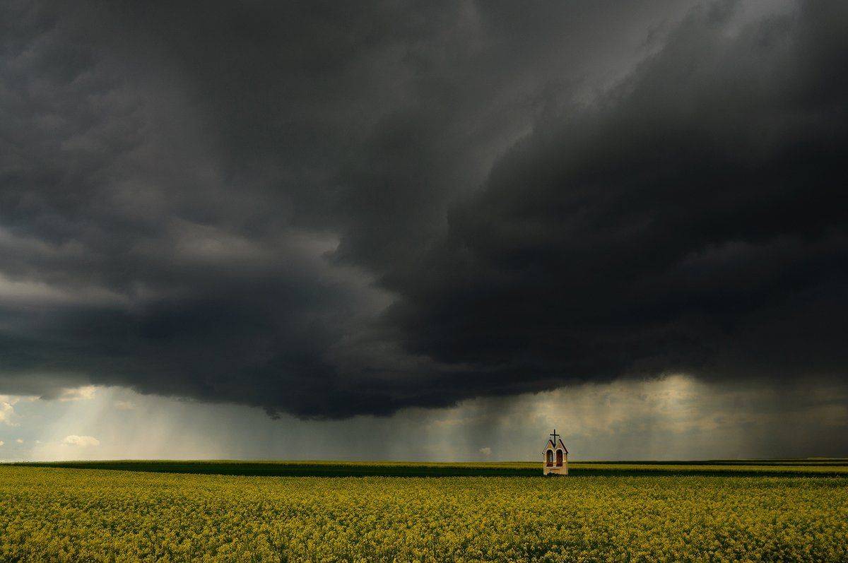 Chapel, Rain, Robert