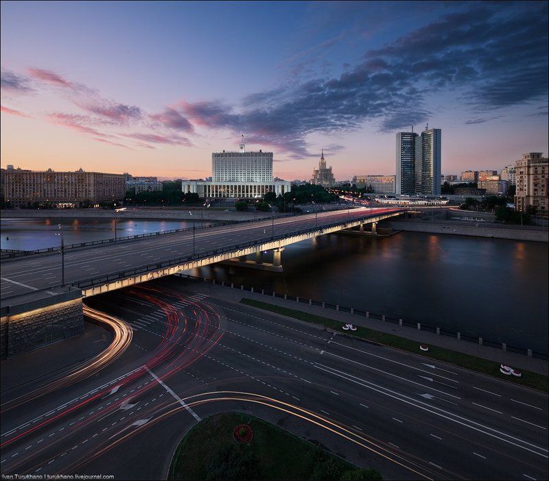 Белый дом, Закат, Москва Вечерняя Москва. Новоарбатский мост. фото превью