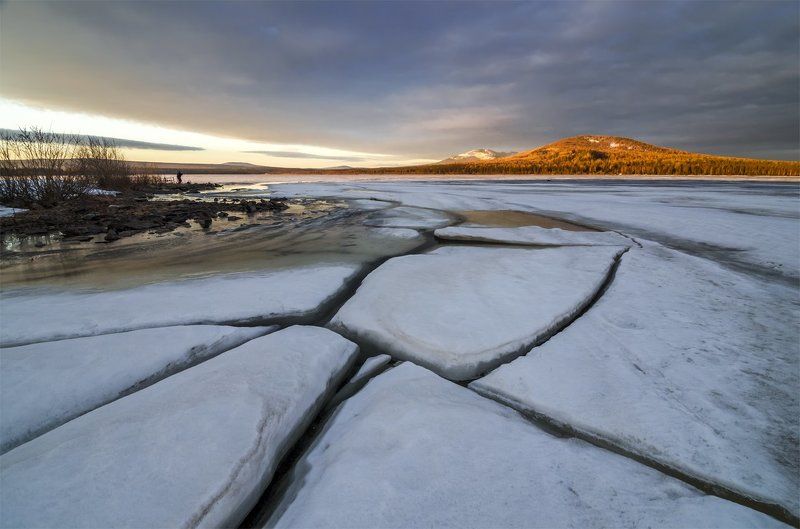 весна, восход, горы,  дикая природа, лед, небо,  озеро,  природа, рассвет,  туризм,  урал, утро,  южный урал Перекрёстки фото превью