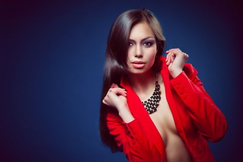 Недоодета. Для оптимистов: Недораздета:)