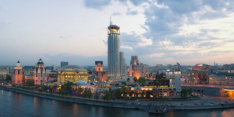 Дом, Закат над москвой, Космодамианская, Космодамианская набережная между, Крыша, МДМ, Международный, Москва, Музыки, Набережная, Россия, Садовое кольцо Вид с Космодамианской набережной на МДМ фото превью