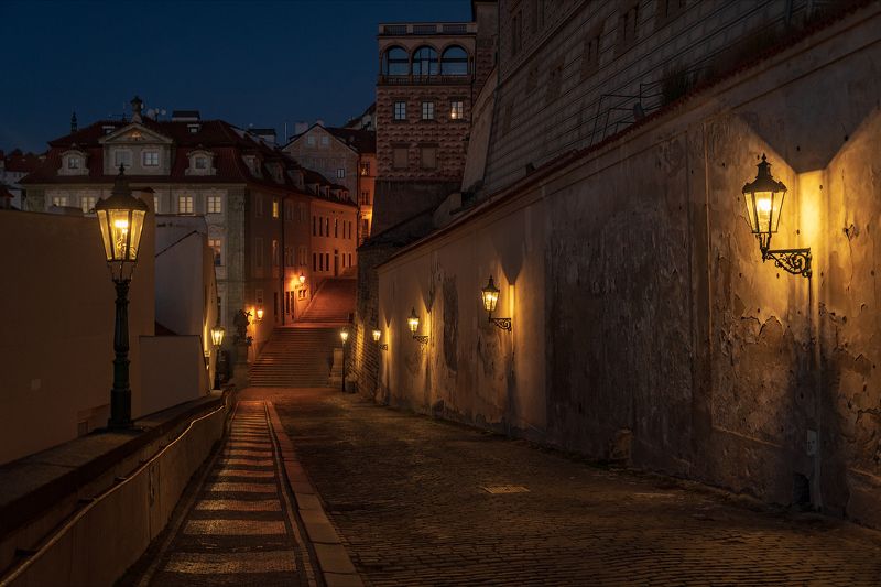 прага, рассвет, влтава, река, карлов, мост, мала, страна, осень, старые, улицы, дома, фонари, шпили Рассвет над Малой Страной. Прага. фото превью