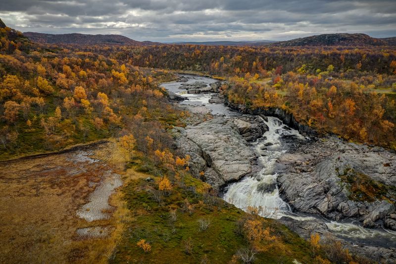 Водопад на реке Титовка фото превью