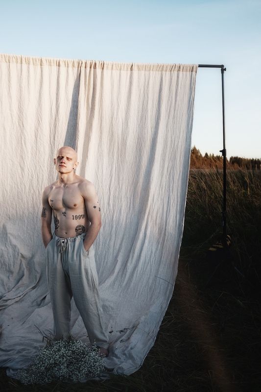 portrait, outside  фото превью