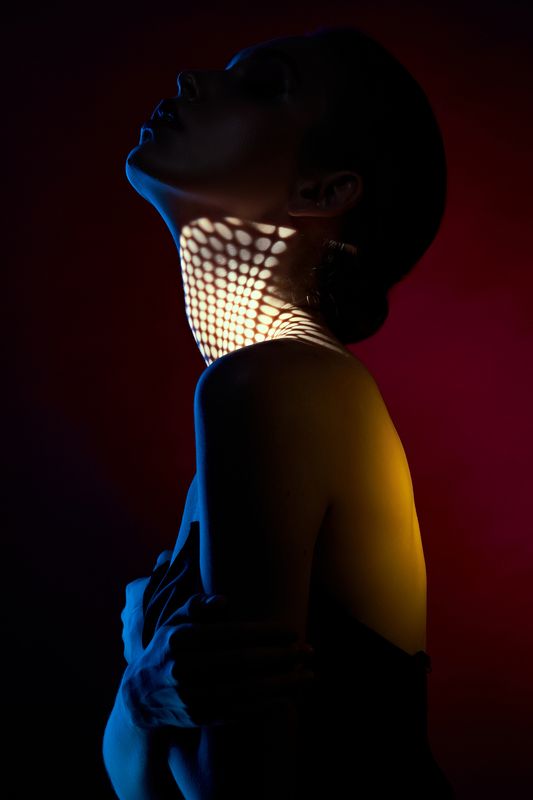 woman, portrait, girl, red, makeup, closeup, fashion, fashionable, cute, attractive, face Цвета и линии фото превью