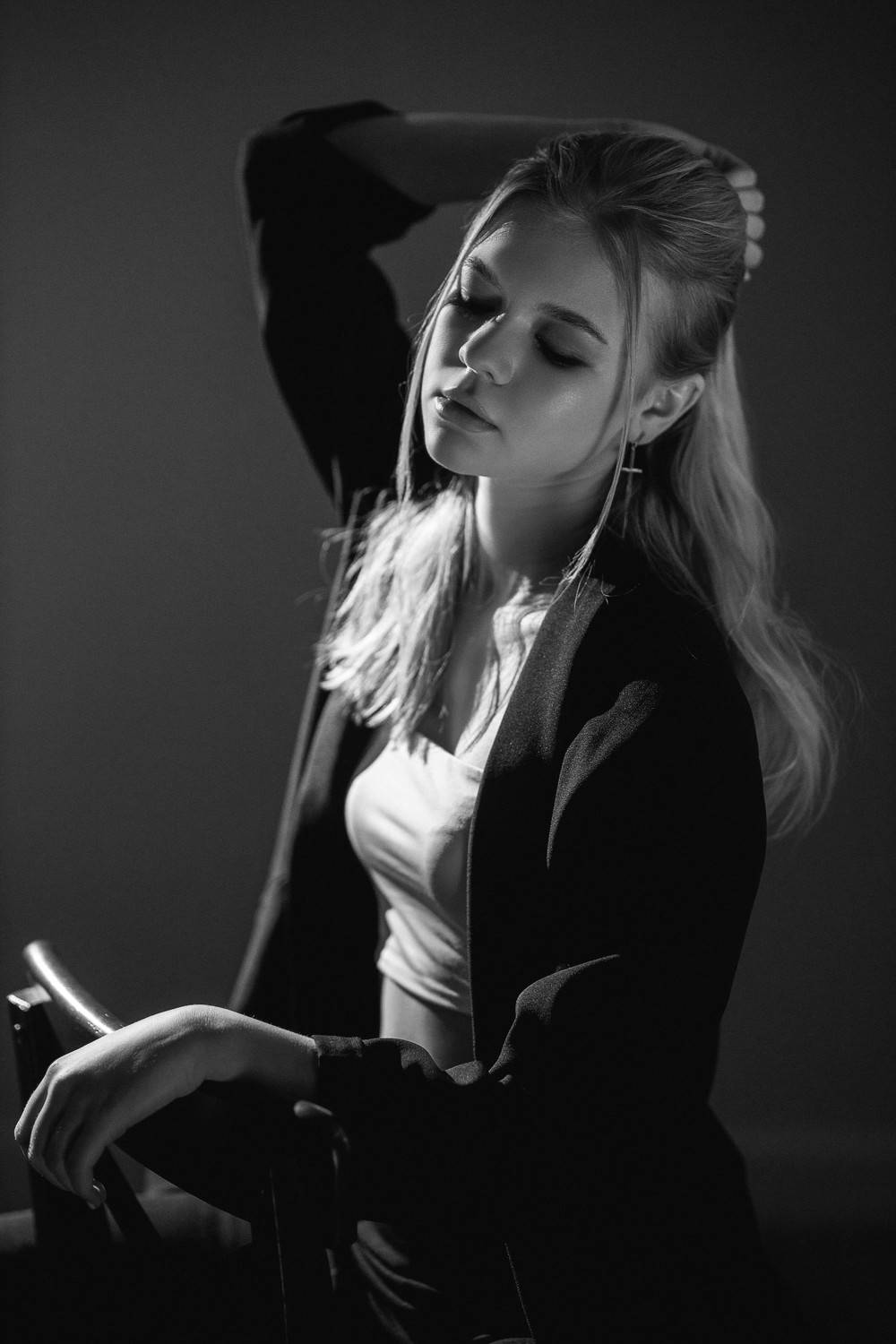 девушка, модель, портрет, фотосессия, студия, макияж, гламур, girl, model, modeling, portrait, make-up, творческий портрет, женский портрет, woman, young woman, glamour, постановка, постановочная фотография, fashion, чб, чёрно-белое фото, black & white, Владимир Васильев