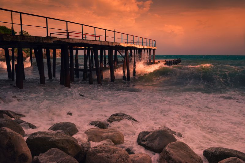 море шторм закат Последние лучи уходящего солнца, шторм фото превью