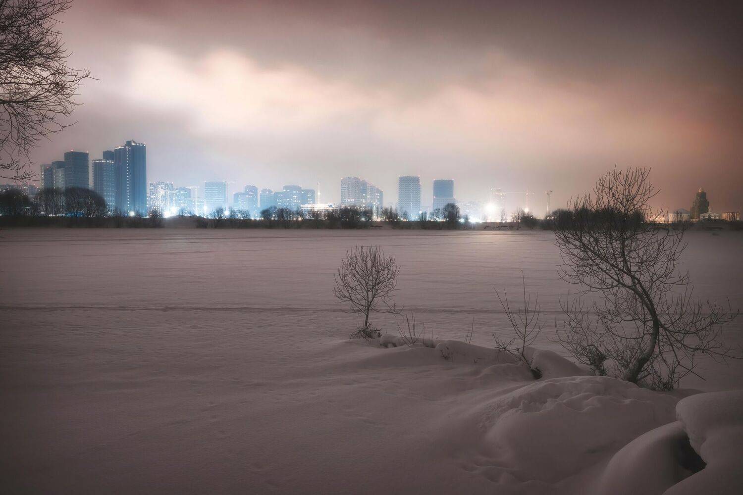 россия, москва, река, строгино, аллея, дорога, жизни, парк, лес, лесопарк, микрорайон, свет, небо, облака, церковь, жилой, дом, снег, дымка, холодно, холод, дерево, сугроб, туризм, путешествия, город, городской, пейзаж, фонарь, спокойно, тихо, зима, январ, Котов Андрей