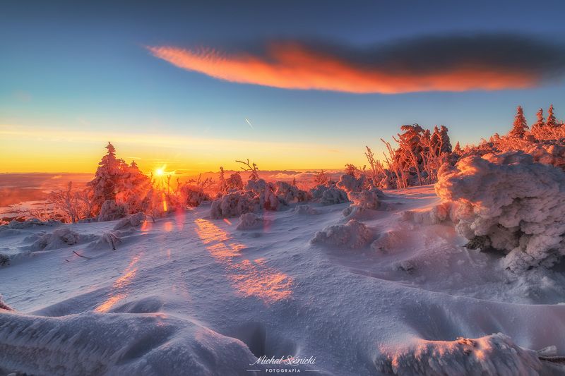 #poland #pentax #benro #lightroom #nikcollection #nature #sunrise #mountains #sky #fog #foggy #morning #pix #trees #sun Sunrise at Babia Góra 1. фото превью