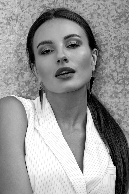 портрет модель Черно белый портрет фото превью
