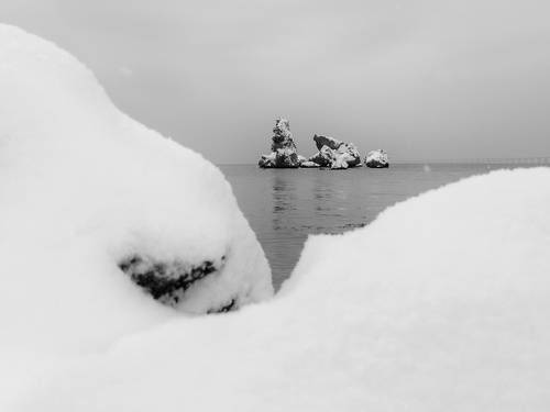 Моей зимы неотразима уязвимость.