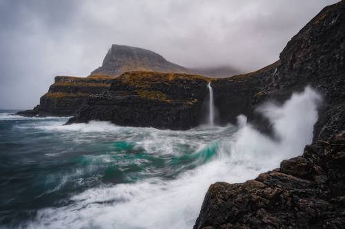 Crashing Waves