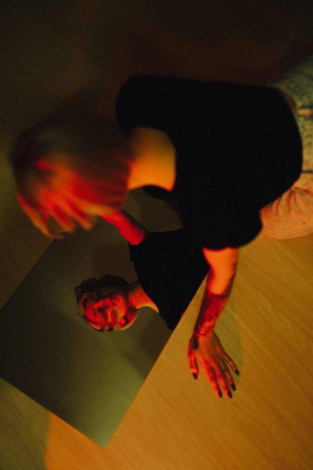 зеркало, отражение, девушка в зеркале, Ярослав Фущич