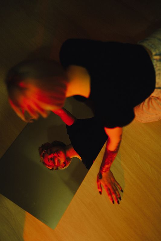 зеркало, отражение, девушка в зеркале Настя фото превью