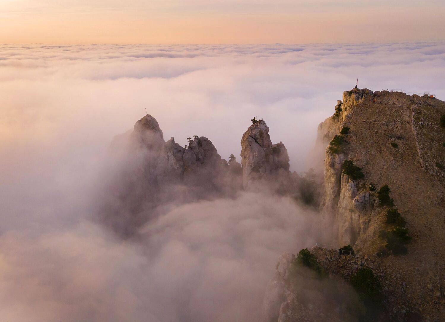 ай-петри, зубцы ай-петри, осень на ай-петри, туман на ай-петри, черное море, ялта, крым, крымские пейзажи, ялтинский залив, Serge Titov