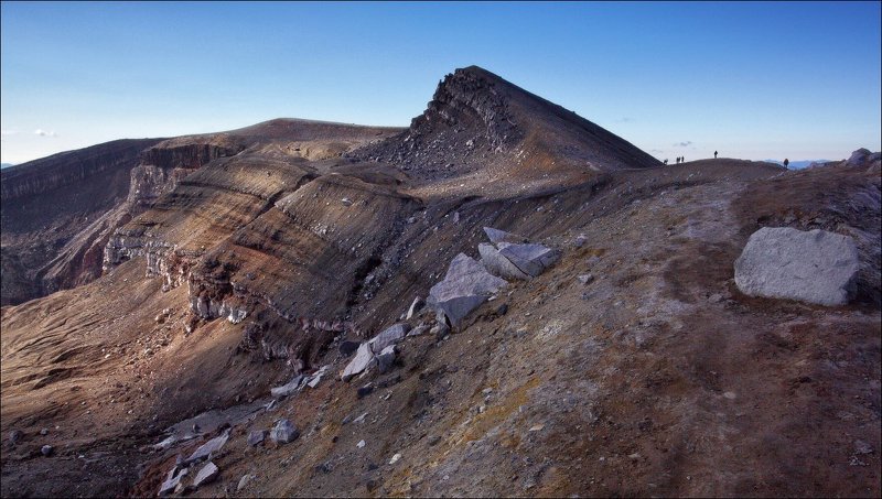 По кромке кратера. фото превью