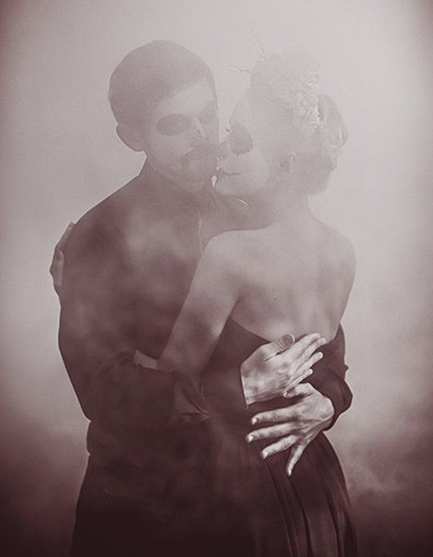 Праздник мертвых Тебя, как свод ночной, безумно я люблю... фото превью