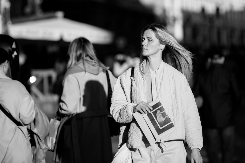 street, documentary, reportage, blackandwhitephoto, black and white, street life, moscow, streetmoment, streetphotography, young women, people,  фото превью