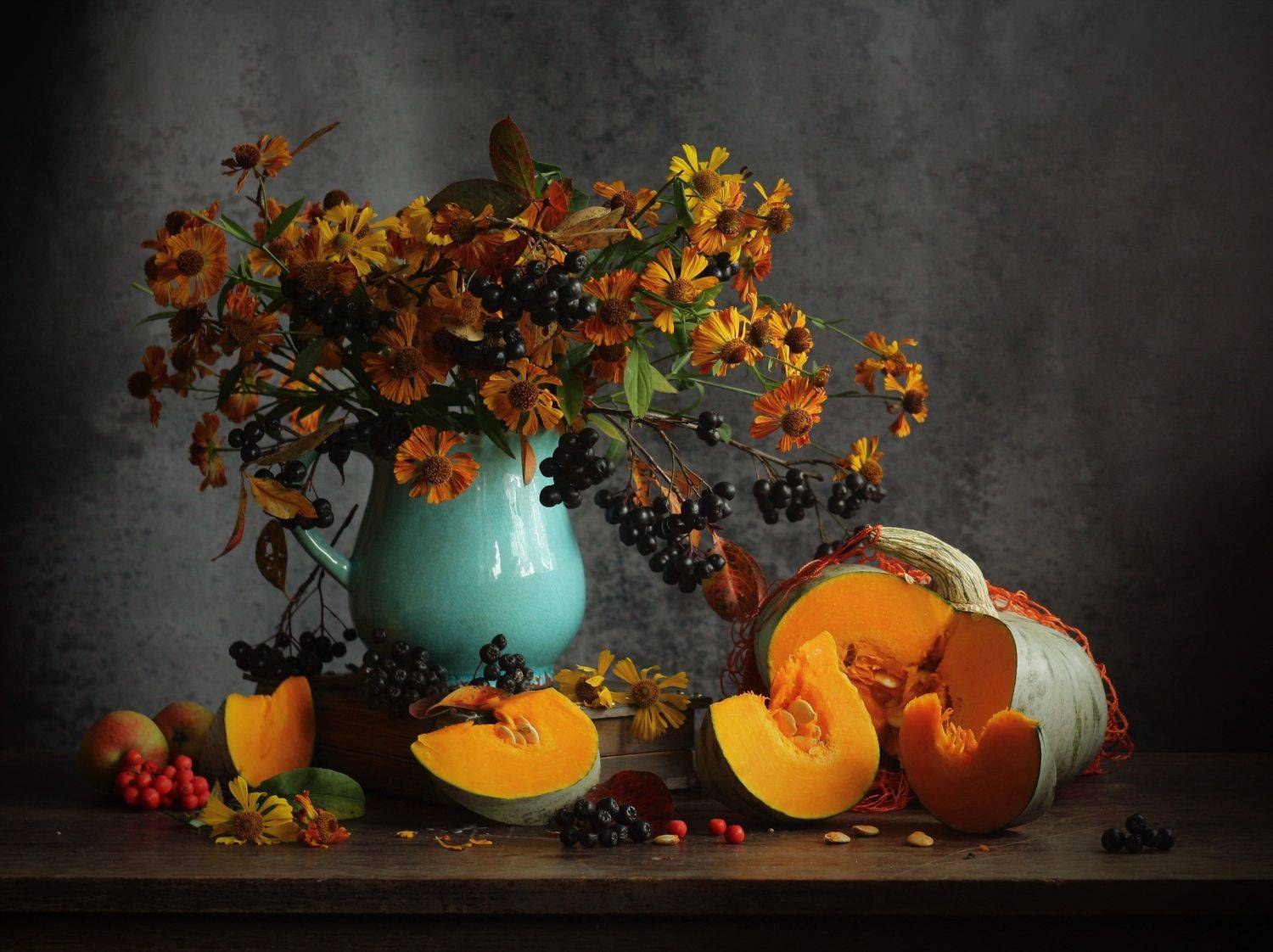 желтые цветы, тыква, голубой кувшин, Людмила Хрусталева*